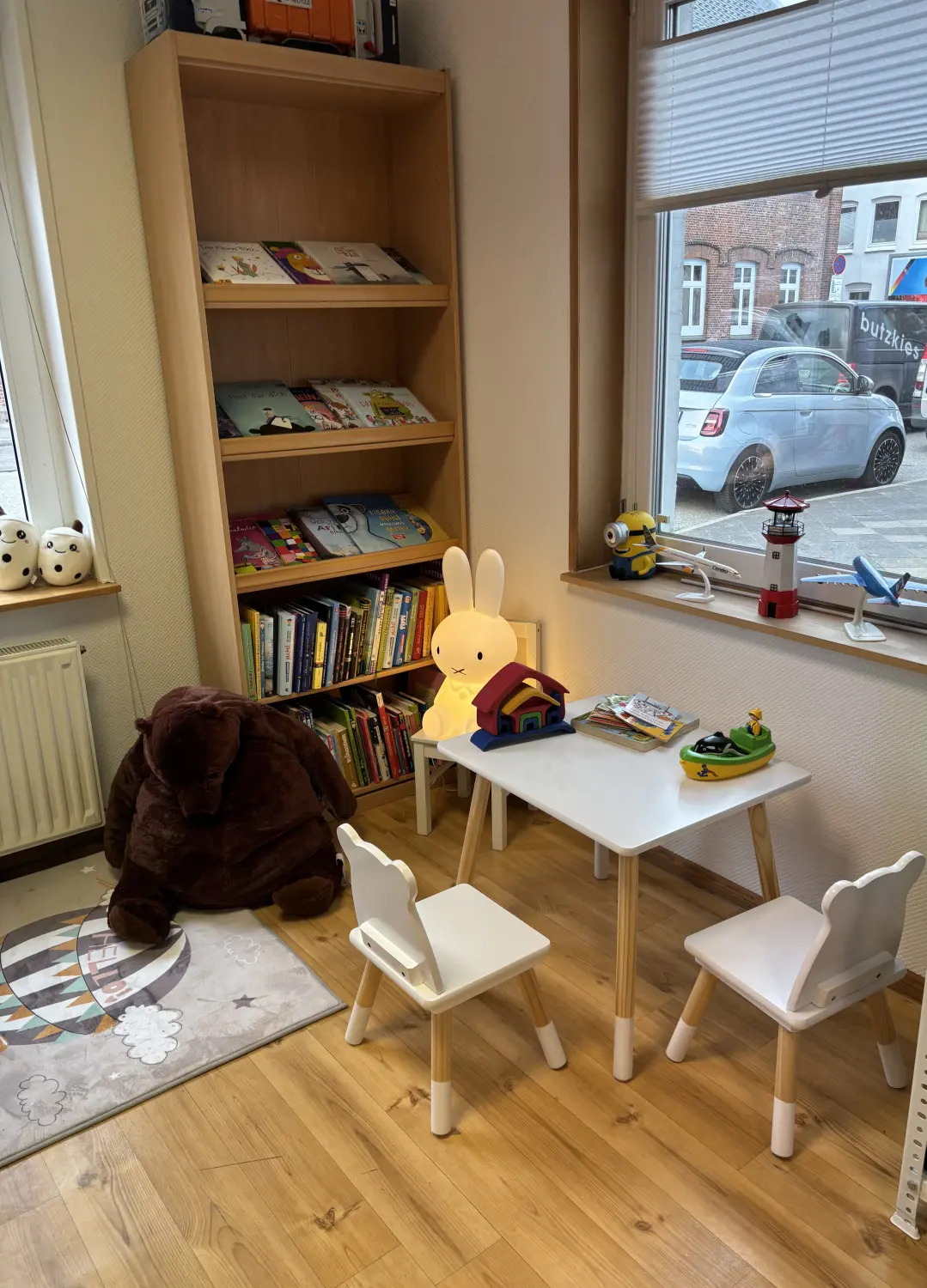 Verschiedene Sachen im Zimmer von Der Norden hilft e.V.